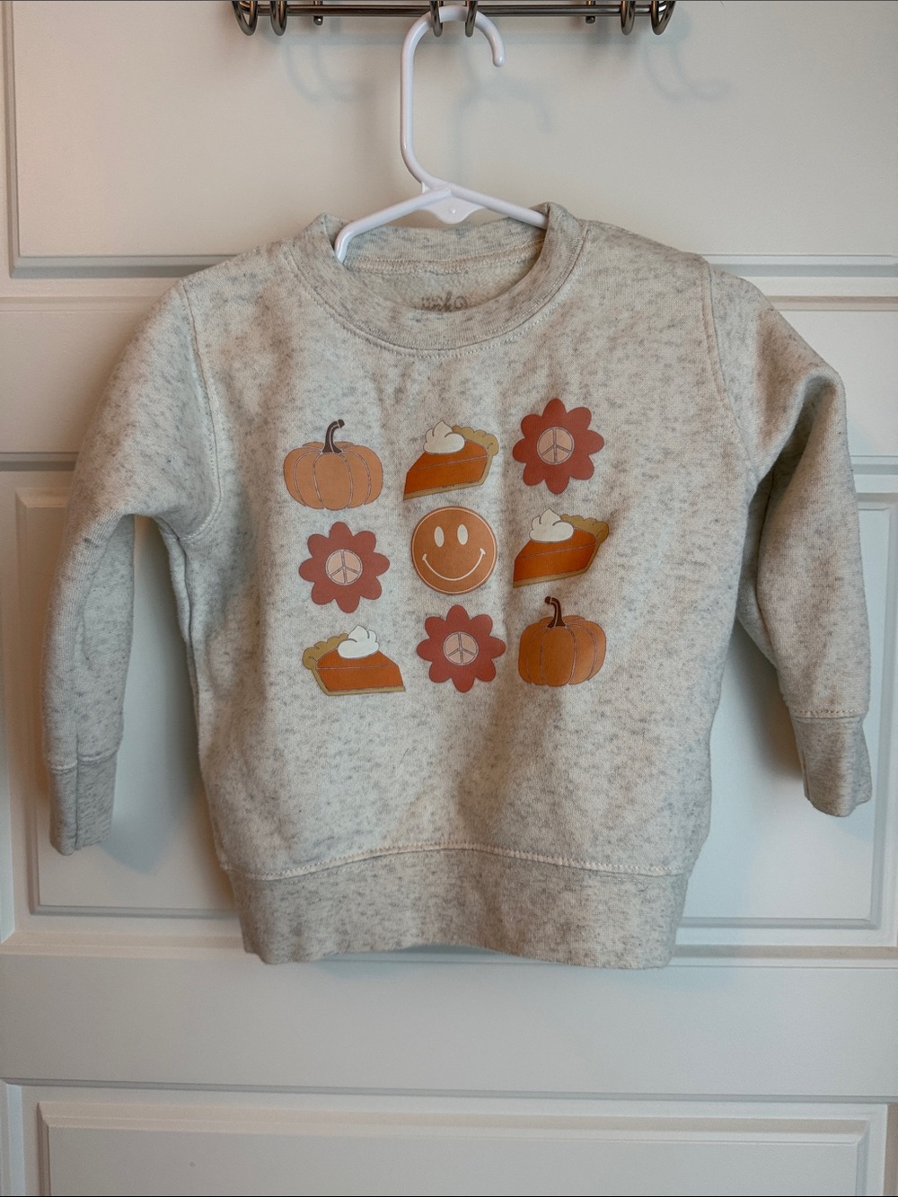 Kids Cream Sweatshirt with Pumpkin & Pie Icons